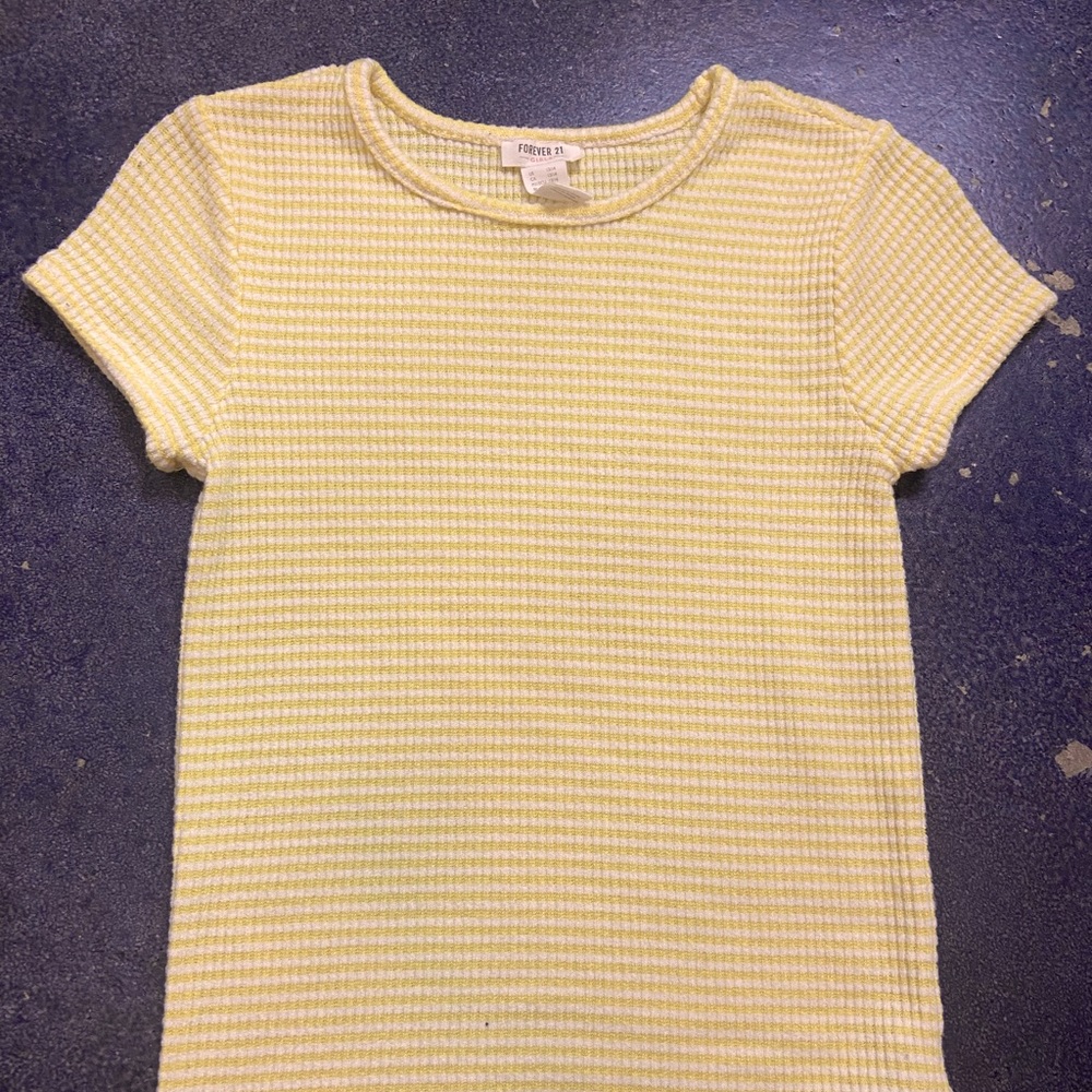 Yellow skin-tight shirt